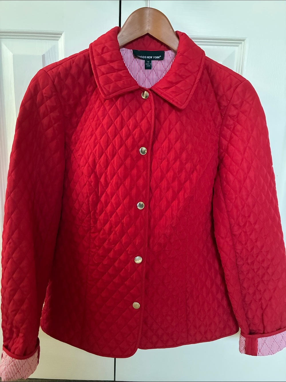 Briggs New York Women’s Red Diamond-Quilted Snap-Front Jacket 
Size 10  EUC